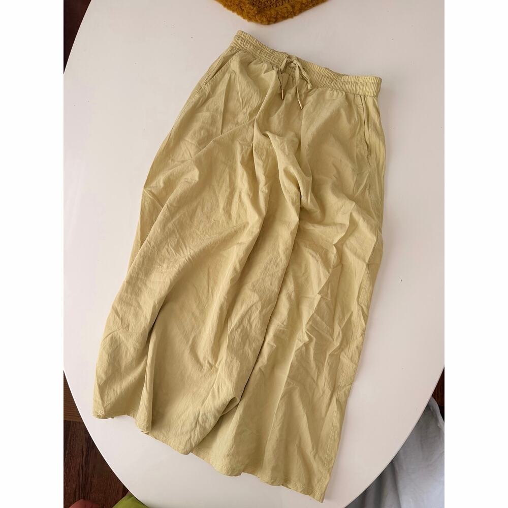 Esqualo crinkle skirt with elastic waistband- size 6 US
